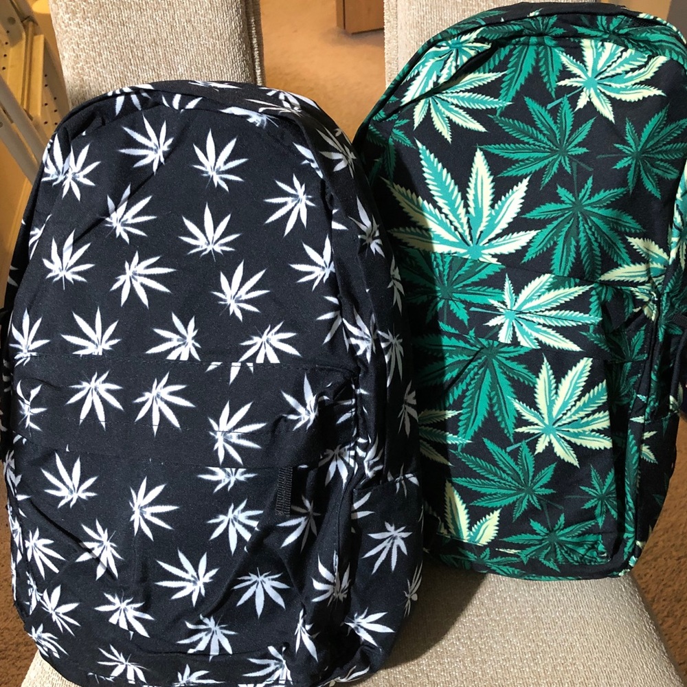⬇️$30 Unisex weed leaf backpack!